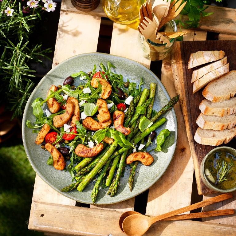 Garten-Gourmet-BBQ-Salat mit gegrillten Stücken Garten-Gourmet-BBQ-Salat mit gegrillten Stücken