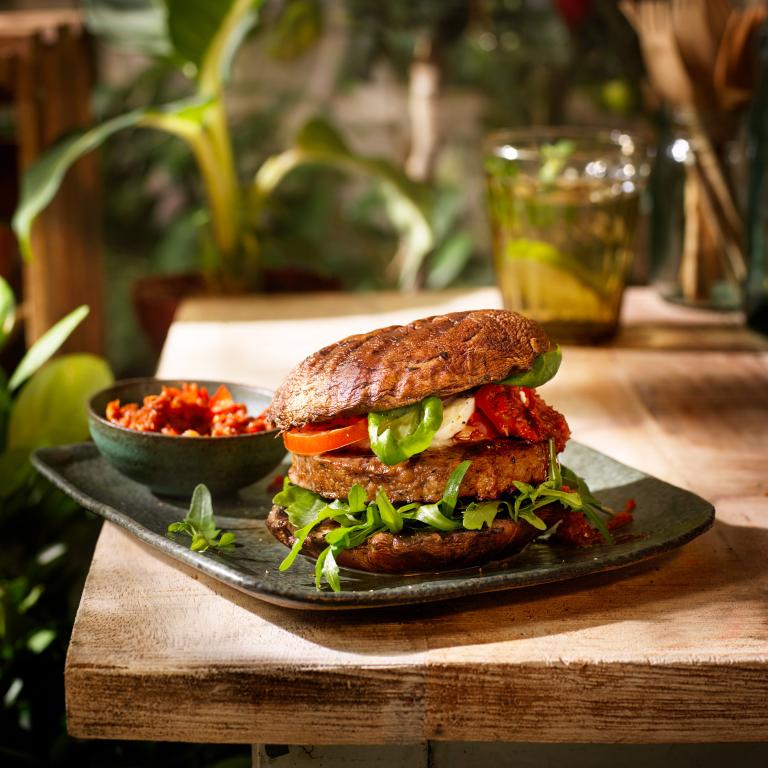 Sensationelle BBQ Portobello Spicy "Caprese" Burger Sensationelle BBQ Portobello Spicy "Caprese" Burger